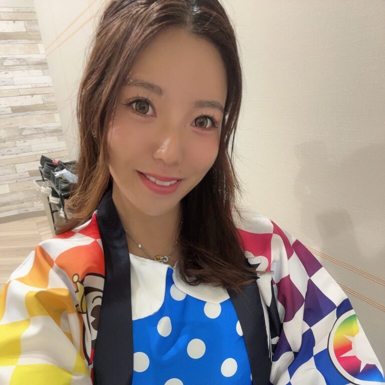 ゆりあさんが練馬オーシャンでファンと交流する画像の画像
