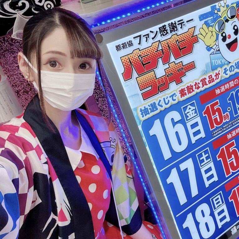 エヴァと喰種のパチスロ台で盛り上がる練馬オーシャン店の画像